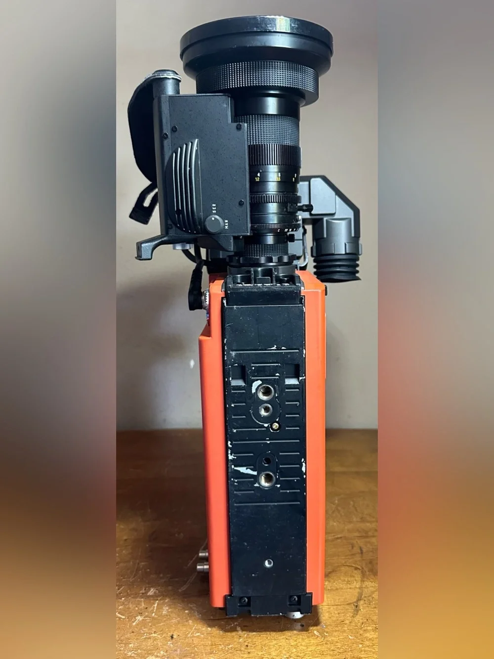 JVC Model KY-1900CH Portable Tree-Tube Professional Color Video Camera Camcorder